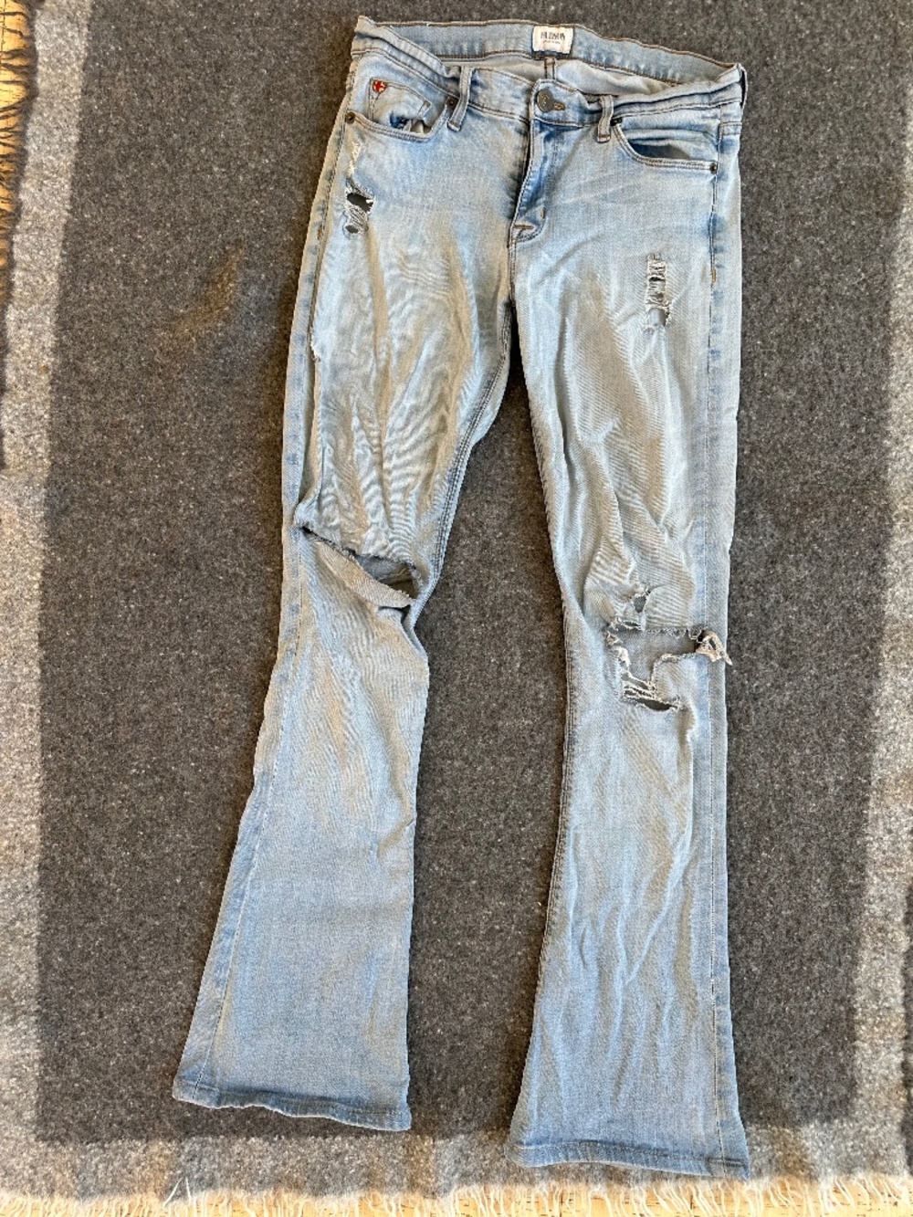 Hudson Jeans stretchy distressed Size 28